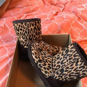 UGG CLASSIC SHORT EXOTIC